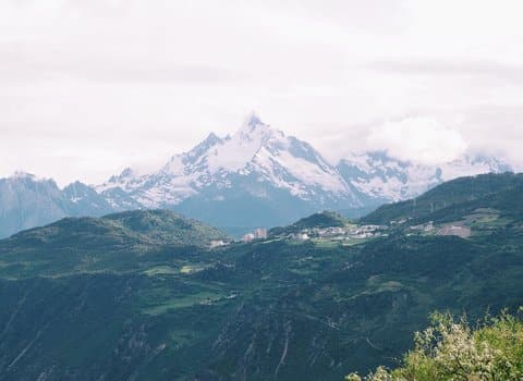 Berggipfel Schnee Wolken