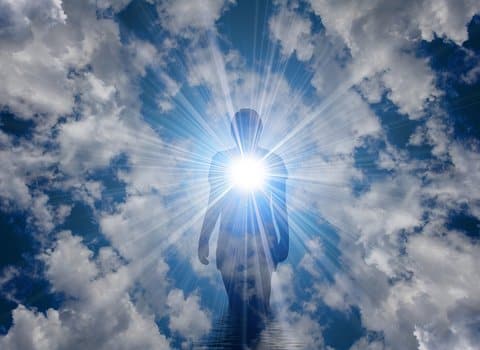 Himmlisches licht wolkenstrahlen