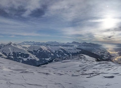 Schneespuren Winter Weite